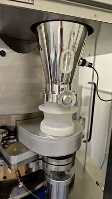 TIANHE মেডিসিন, ফুডস, কেমিক্যাল ট্যাবলেট পূর্ণ স্বয়ংক্রিয় উচ্চ গতির ট্যাবলেট প্রেস মেশিন সরবরাহকারী