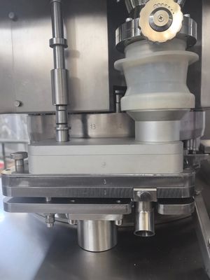 25mm Tablet Automatic Rotary Tablet Press Machine with 100kN Pressure and 40r/min Turret Speed সরবরাহকারী