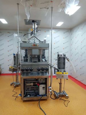 উচ্চ গতির রোটারি ট্যাবলেট প্রেস 355200 পিসিএস / এইচ ক্ষমতা, 20kN প্রাক চাপ এবং ফার্মাসিউটিক্যাল উত্পাদনের জন্য 37 স্টেশন সহ সরবরাহকারী